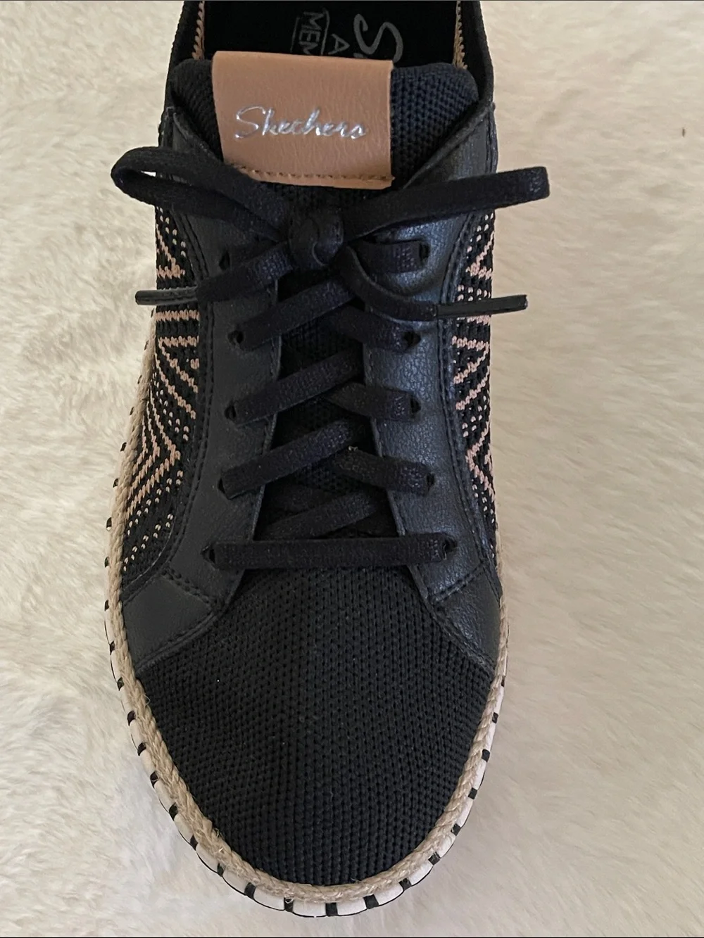 Skechers Ladies Black & Tan Patterned Knit Sneaker SZ 8.5